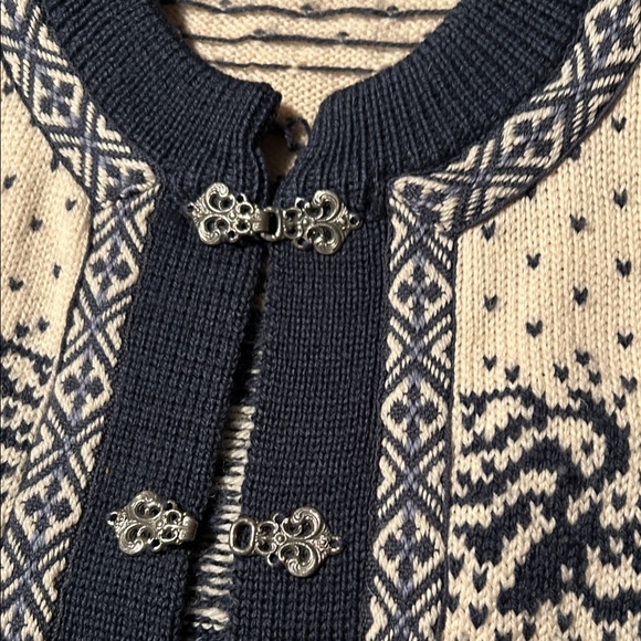 Nordstrikk Norwegian Luse cardigan in wool! Size M Beautiful reindeer on it! - Picture 5 of 10